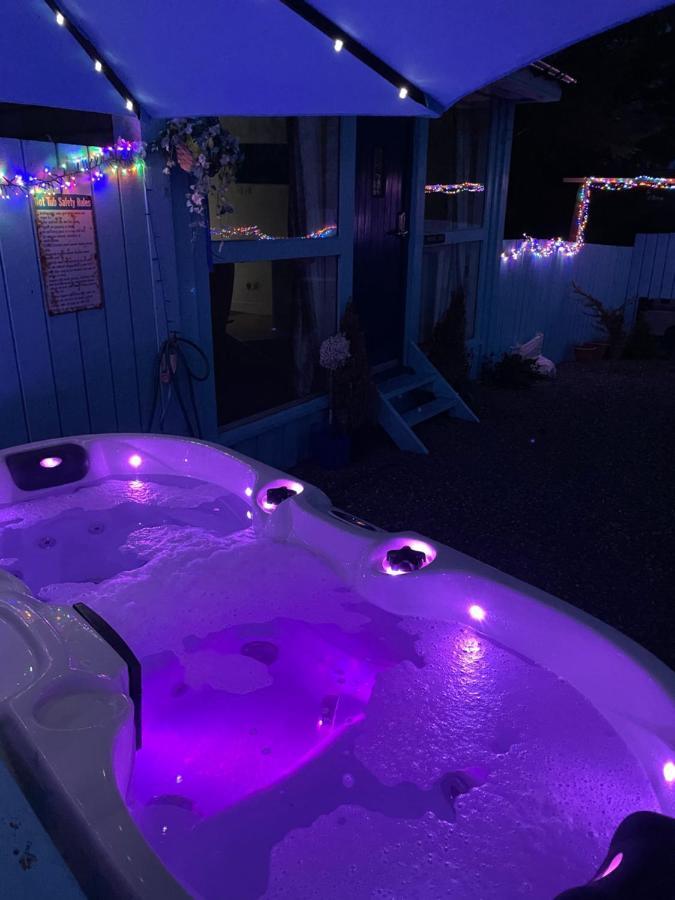 Bankhead Accommodation With Hot Tub Aberdeenshire Gamrie Exterior photo